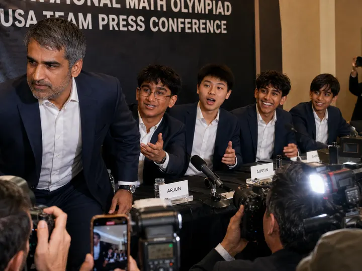 Paritosh Somani Walks Out of Press Conference After Arjun Says "Scoreboard" for Ninth Time